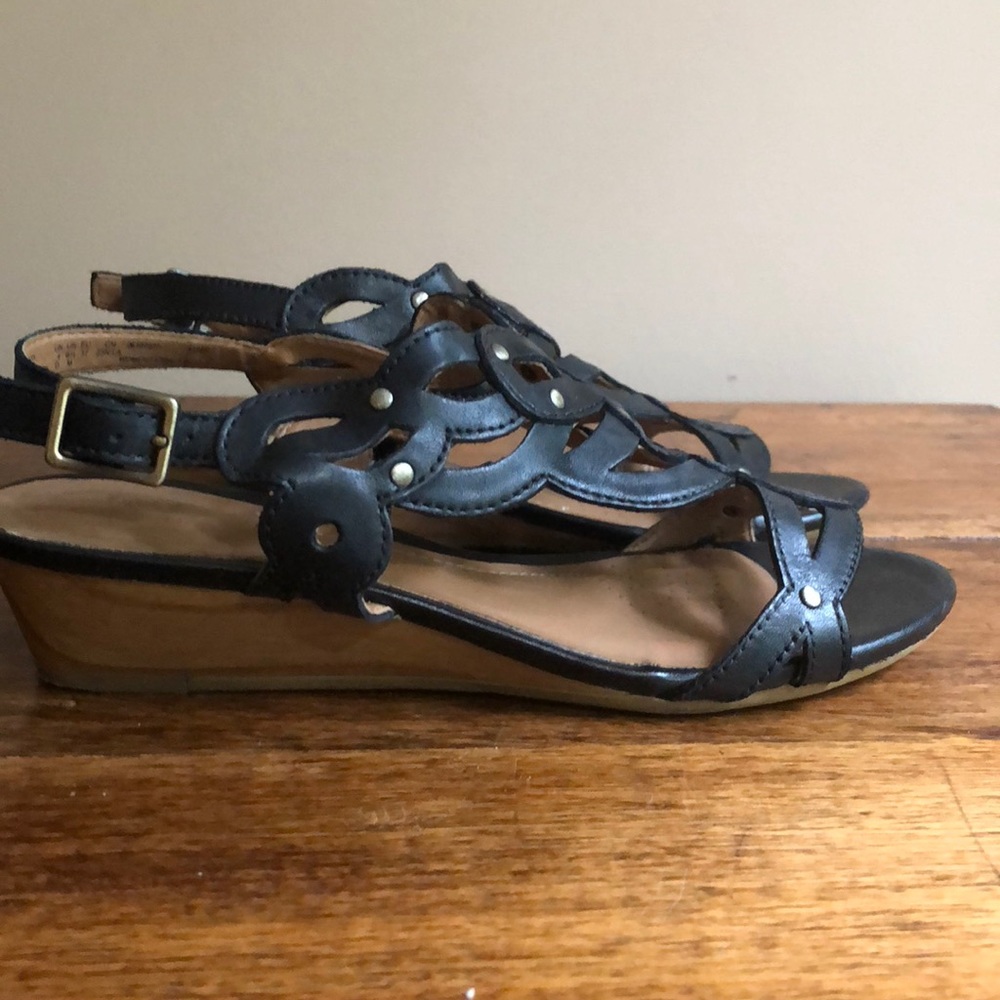 Clark’s black sandal - Picture 2 of 7
